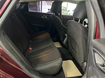 2015 Chrysler 200 Series Limited 4DR SEDAN   - Photo 16 - Hamilton, OH 45015