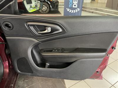 2015 Chrysler 200 Series Limited 4DR SEDAN   - Photo 22 - Hamilton, OH 45015