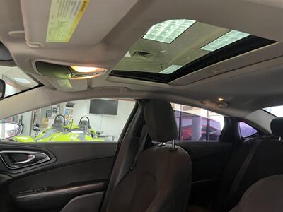 2015 Chrysler 200 Series Limited 4DR SEDAN   - Photo 11 - Hamilton, OH 45015