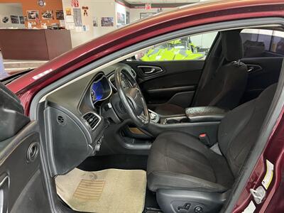 2015 Chrysler 200 Series Limited 4DR SEDAN   - Photo 26 - Hamilton, OH 45015