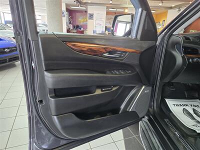 2015 Cadillac Escalade Luxury Collection 4DR SUV 4X4   - Photo 8 - Hamilton, OH 45015