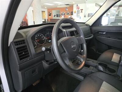2009 Jeep Liberty Sport   - Photo 8 - Hamilton, OH 45015