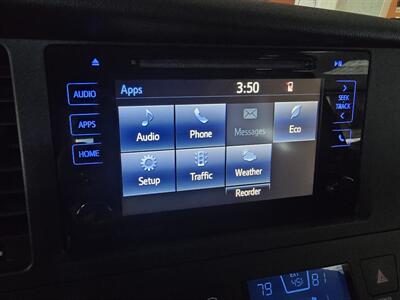 2017 Toyota Sienna LE 7-Passenger Auto Access Seat   - Photo 22 - Hamilton, OH 45015