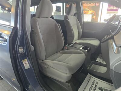 2017 Toyota Sienna LE 7-Passenger Auto Access Seat   - Photo 14 - Hamilton, OH 45015