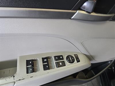 2017 Hyundai Elantra SE 4DR SEDAN   - Photo 17 - Hamilton, OH 45015