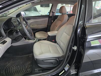 2017 Hyundai Elantra SE 4DR SEDAN   - Photo 9 - Hamilton, OH 45015