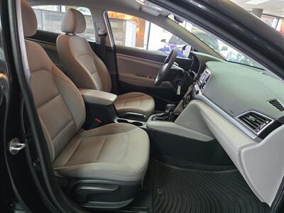 2017 Hyundai Elantra SE 4DR SEDAN   - Photo 14 - Hamilton, OH 45015