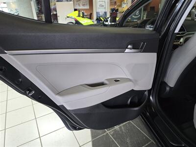 2017 Hyundai Elantra SE 4DR SEDAN   - Photo 10 - Hamilton, OH 45015