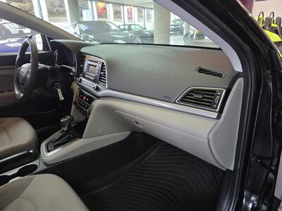 2017 Hyundai Elantra SE 4DR SEDAN   - Photo 13 - Hamilton, OH 45015