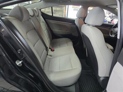 2017 Hyundai Elantra SE 4DR SEDAN   - Photo 16 - Hamilton, OH 45015