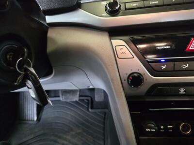 2017 Hyundai Elantra SE 4DR SEDAN   - Photo 24 - Hamilton, OH 45015