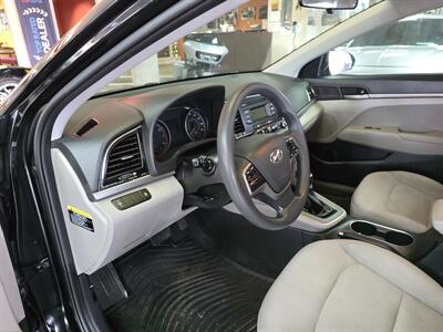 2017 Hyundai Elantra SE 4DR SEDAN   - Photo 7 - Hamilton, OH 45015