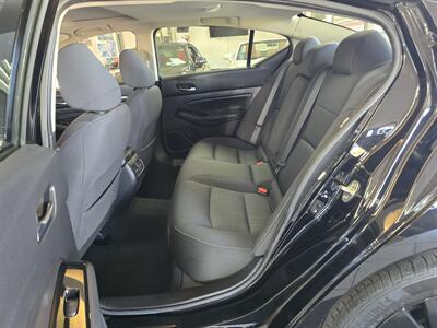 2020 Nissan Altima 2.5 SV 4DR SEDAN AWD   - Photo 11 - Hamilton, OH 45015