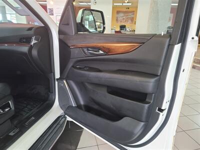 2015 Cadillac Escalade ESV Luxury 4DR SUV  4X4/V8   - Photo 15 - Hamilton, OH 45015