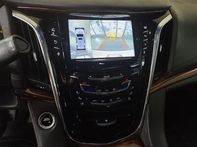 2015 Cadillac Escalade ESV Luxury 4DR SUV  4X4/V8   - Photo 32 - Hamilton, OH 45015