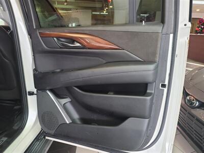 2015 Cadillac Escalade ESV Luxury 4DR SUV  4X4/V8   - Photo 18 - Hamilton, OH 45015