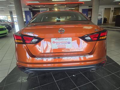 2022 Nissan Altima 2.5 SR 4DR SEDAN   - Photo 5 - Hamilton, OH 45015