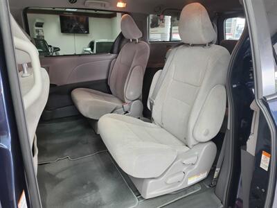 2019 Toyota Sienna LE 7-Passenger Auto Access Seat/MINI-VAN   - Photo 11 - Hamilton, OH 45015