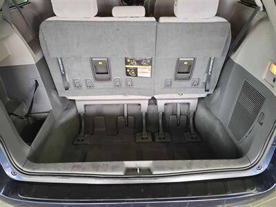 2019 Toyota Sienna LE 7-Passenger Auto Access Seat/MINI-VAN   - Photo 19 - Hamilton, OH 45015