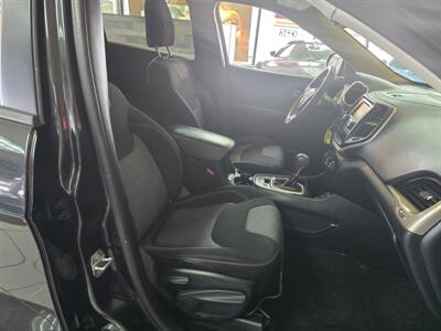 2016 Jeep Cherokee Sport 4DR SUV - Photo 14 - Hamilton, OH 45015