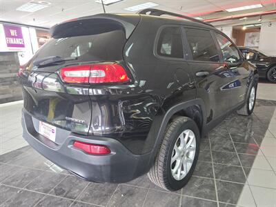 2016 Jeep Cherokee Sport 4DR SUV - Photo 4 - Hamilton, OH 45015