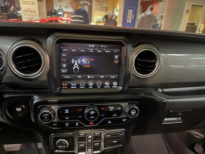 2023 Jeep Gladiator Overland 4DR CREW 4X4   - Photo 15 - Hamilton, OH 45015