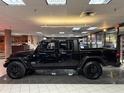 2023 Jeep Gladiator Overland 4DR CREW 4X4   - Photo 2 - Hamilton, OH 45015