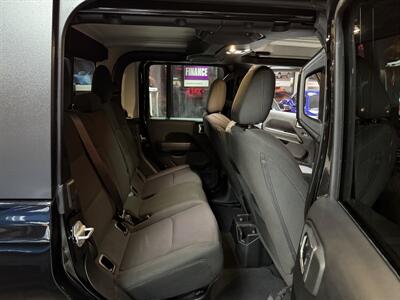 2023 Jeep Gladiator Overland 4DR CREW 4X4   - Photo 23 - Hamilton, OH 45015