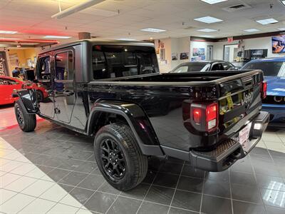 2023 Jeep Gladiator Overland 4DR CREW 4X4   - Photo 8 - Hamilton, OH 45015