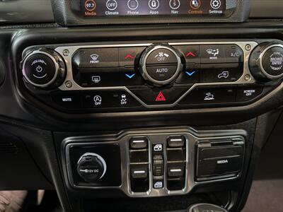 2023 Jeep Gladiator Overland 4DR CREW 4X4   - Photo 17 - Hamilton, OH 45015