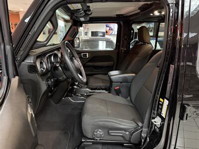 2023 Jeep Gladiator Overland 4DR CREW 4X4   - Photo 9 - Hamilton, OH 45015