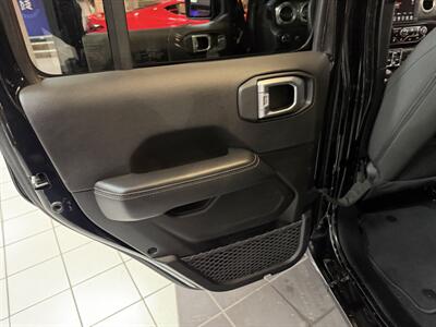 2023 Jeep Gladiator Overland 4DR CREW 4X4   - Photo 22 - Hamilton, OH 45015