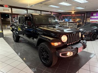 2023 Jeep Gladiator Overland 4DR CREW 4X4   - Photo 4 - Hamilton, OH 45015