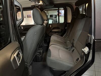2023 Jeep Gladiator Overland 4DR CREW 4X4   - Photo 21 - Hamilton, OH 45015