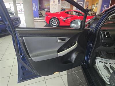 2015 Toyota Prius Four 4DR HATCHBACK   - Photo 7 - Hamilton, OH 45015