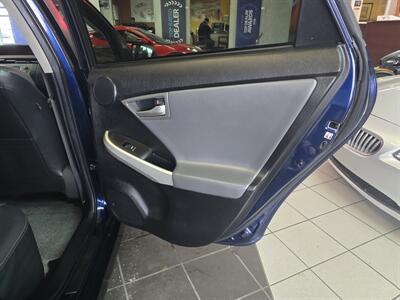 2015 Toyota Prius Four 4DR HATCHBACK   - Photo 15 - Hamilton, OH 45015
