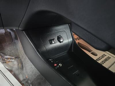2015 Toyota Prius Four 4DR HATCHBACK   - Photo 21 - Hamilton, OH 45015