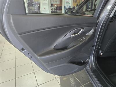 2018 Hyundai Elantra Base 4DR HATCHBACK - Photo 10 - Hamilton, OH 45015