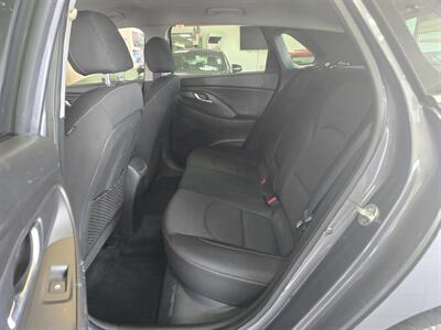 2018 Hyundai Elantra Base 4DR HATCHBACK - Photo 11 - Hamilton, OH 45015