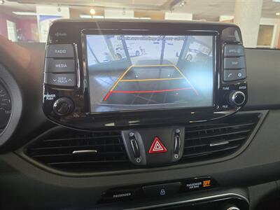 2018 Hyundai Elantra Base 4DR HATCHBACK - Photo 23 - Hamilton, OH 45015