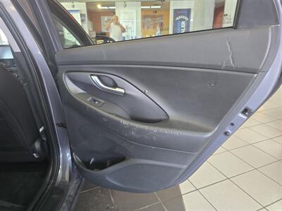 2018 Hyundai Elantra Base 4DR HATCHBACK - Photo 15 - Hamilton, OH 45015