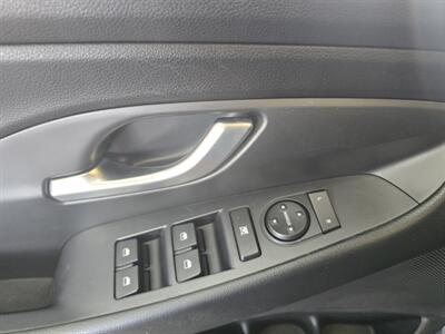 2018 Hyundai Elantra Base 4DR HATCHBACK - Photo 18 - Hamilton, OH 45015