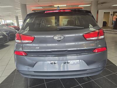 2018 Hyundai Elantra Base 4DR HATCHBACK - Photo 5 - Hamilton, OH 45015