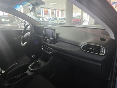 2018 Hyundai Elantra Base 4DR HATCHBACK - Photo 13 - Hamilton, OH 45015