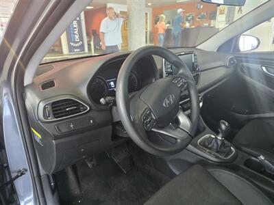 2018 Hyundai Elantra Base 4DR HATCHBACK - Photo 8 - Hamilton, OH 45015