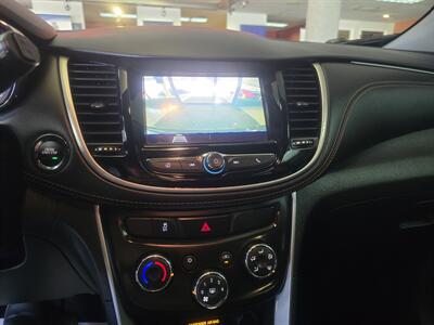 2021 Chevrolet Trax LT - Photo 22 - Hamilton, OH 45015