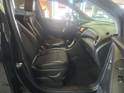 2021 Chevrolet Trax LT - Photo 13 - Hamilton, OH 45015