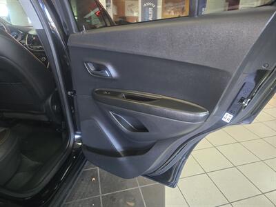 2021 Chevrolet Trax LT - Photo 14 - Hamilton, OH 45015