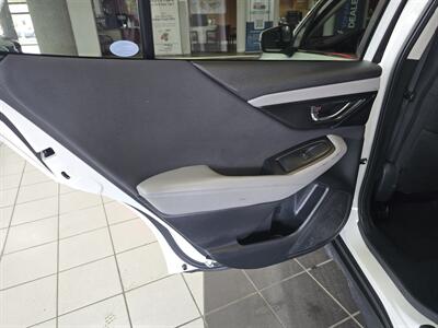2022 Subaru Outback Premium 4DR CROSSOVER AWD   - Photo 11 - Hamilton, OH 45015