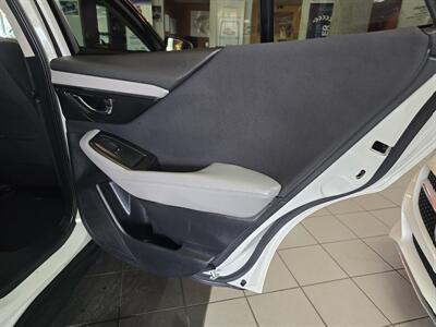 2022 Subaru Outback Premium 4DR CROSSOVER AWD   - Photo 17 - Hamilton, OH 45015